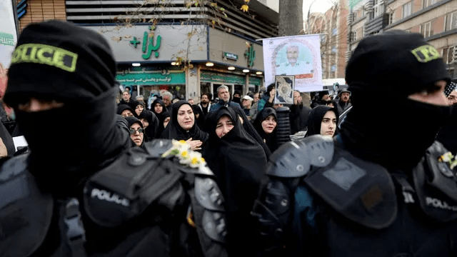 ईरान में मानवाधिकारों का घोर उल्लंघन, अस्पतालों में इलाज करा रहे प्रदर्शनकारियों को पकड़ रही पुलिस