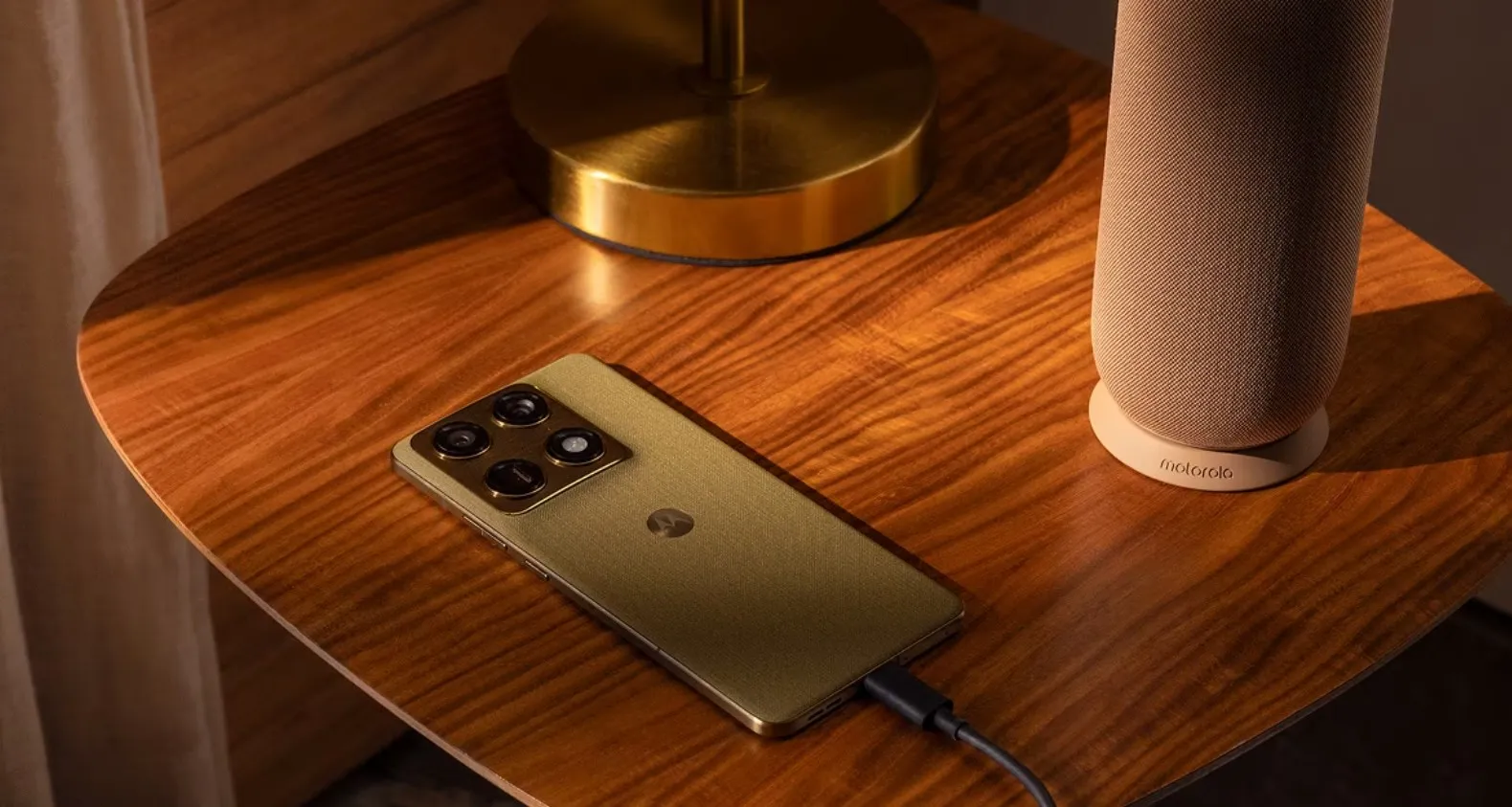 Motorola Signature फोन हुआ लॉन्च, खास है डिजाइन; चार 50MP कैमरे भी हैं