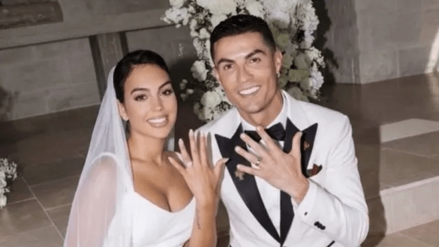 Ronaldo-Georgina Wedding: क्रिस्टियानो रोनाल्डो ने जॉर्जीना रोड्रिग्ज से रचाई शादी, गुपचुप लिया बड़ा फैसला Ronaldo-Georgina Wedding: क्रिस्टियानो रोनाल्डो ने जॉर्जीना रोड्रिग्ज से रचाई शादी, गुपचुप लिया बड़ा फैसला