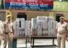 फिरोजाबाद में पुलिस का पीछा, शराब से लदी पिकअप डिवाइडर से टकराई