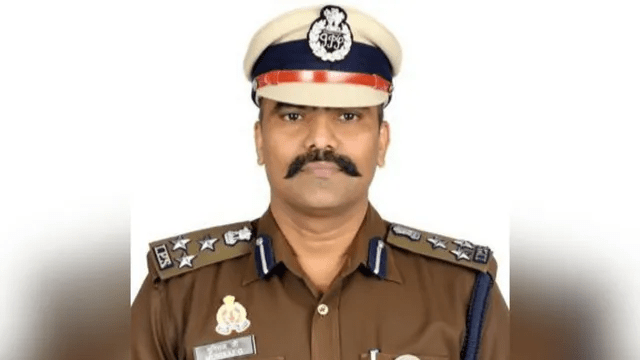 आगरा: तत्कालीन SSP और SP समेत पांच पुलिसकर्मियों को गैलेंट्री मेडल, मुठभेड़ में दो बदमाश ढेर आगरा: तत्कालीन SSP और SP समेत पांच पुलिसकर्मियों को गैलेंट्री मेडल, मुठभेड़ में दो बदमाश ढेर