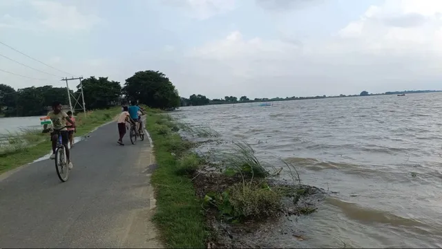 नवगछिया में गंगा का जलस्तर थोड़ा घटा, मिली राहत; फिर भी खतरे के निशान के करीब नदी नवगछिया में गंगा का जलस्तर थोड़ा घटा, मिली राहत; फिर भी खतरे के निशान के करीब नदी