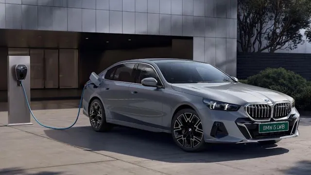BMW i5 Long Wheelbase भारत में लॉन्च, 669 KM रेंज; कीमत ₹79.60 लाख BMW i5 Long Wheelbase भारत में लॉन्च, 669 KM रेंज; कीमत ₹79.60 लाख