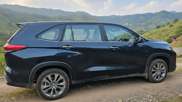 Toyota Innova Hycross को मिलेगा Facelift! टेस्टिंग में दिखी नई MPV Toyota Innova Hycross को मिलेगा Facelift! टेस्टिंग में दिखी नई MPV